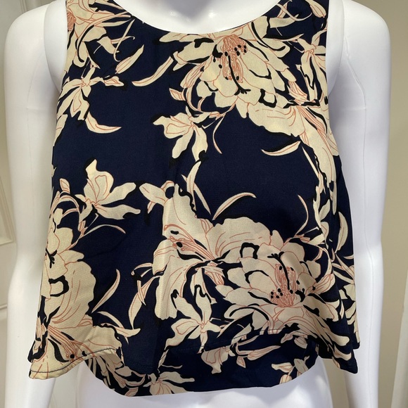 ASTR Ruffle Hem Crop - Picture 9 of 10